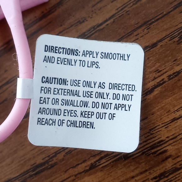 Strawberry scented Lip Gloss - Picture 4 of 7